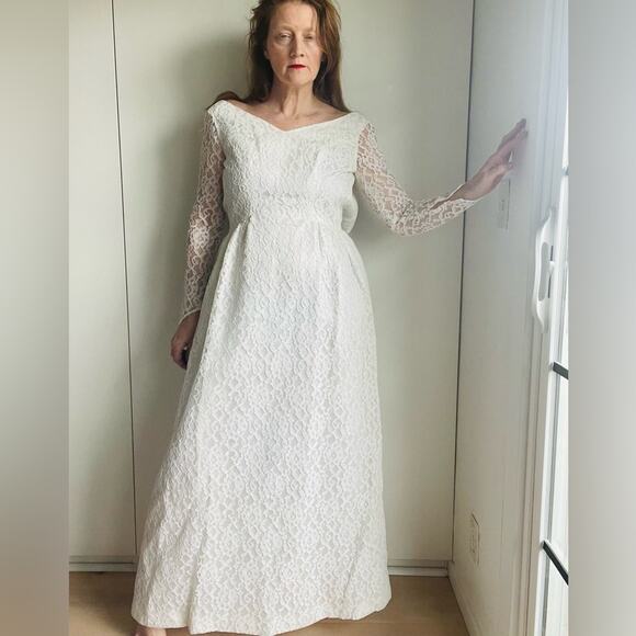 Vintage Lace White Wedding Gown Floor Length Size 4 long Sleeve Elegant Classic - Picture 7 of 9